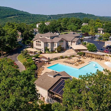 Elegant Lakeside Retreat In Branson Exterior foto